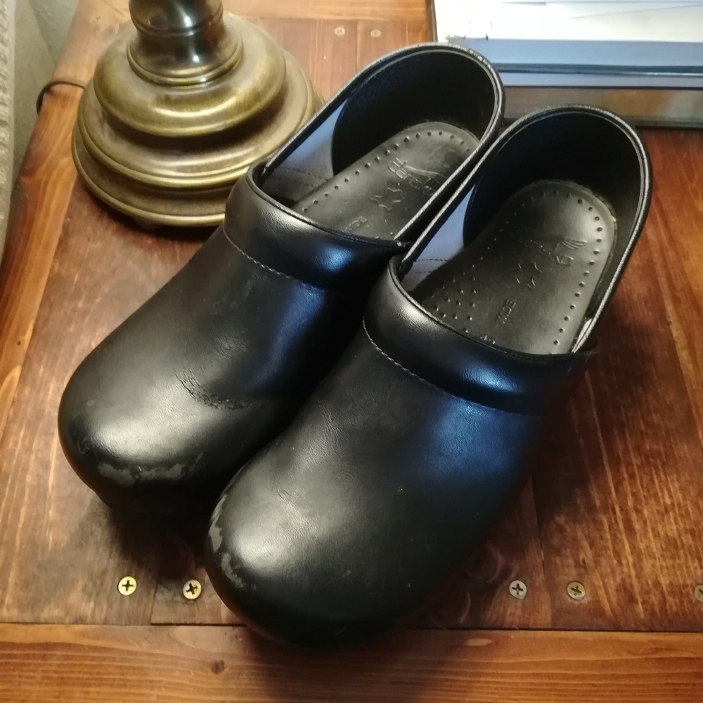 [Dansko] Black Clogs 42W